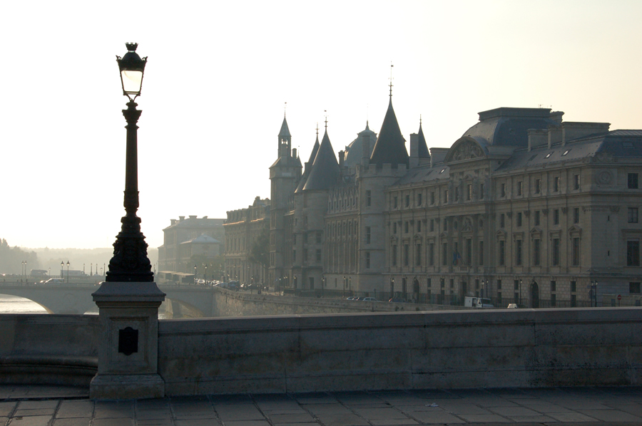 051 Conciergerie